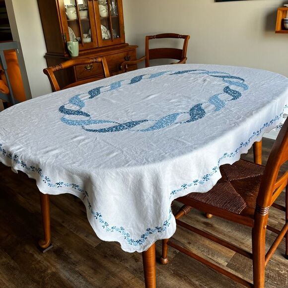 Vintage Hand Embroidered Linen Tablecloth Blue Floralβ Rectangle Cottagecore - Picture 2 of 9